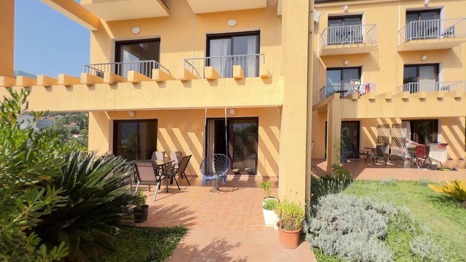 Villa Risan Apartments Exteriör bild
