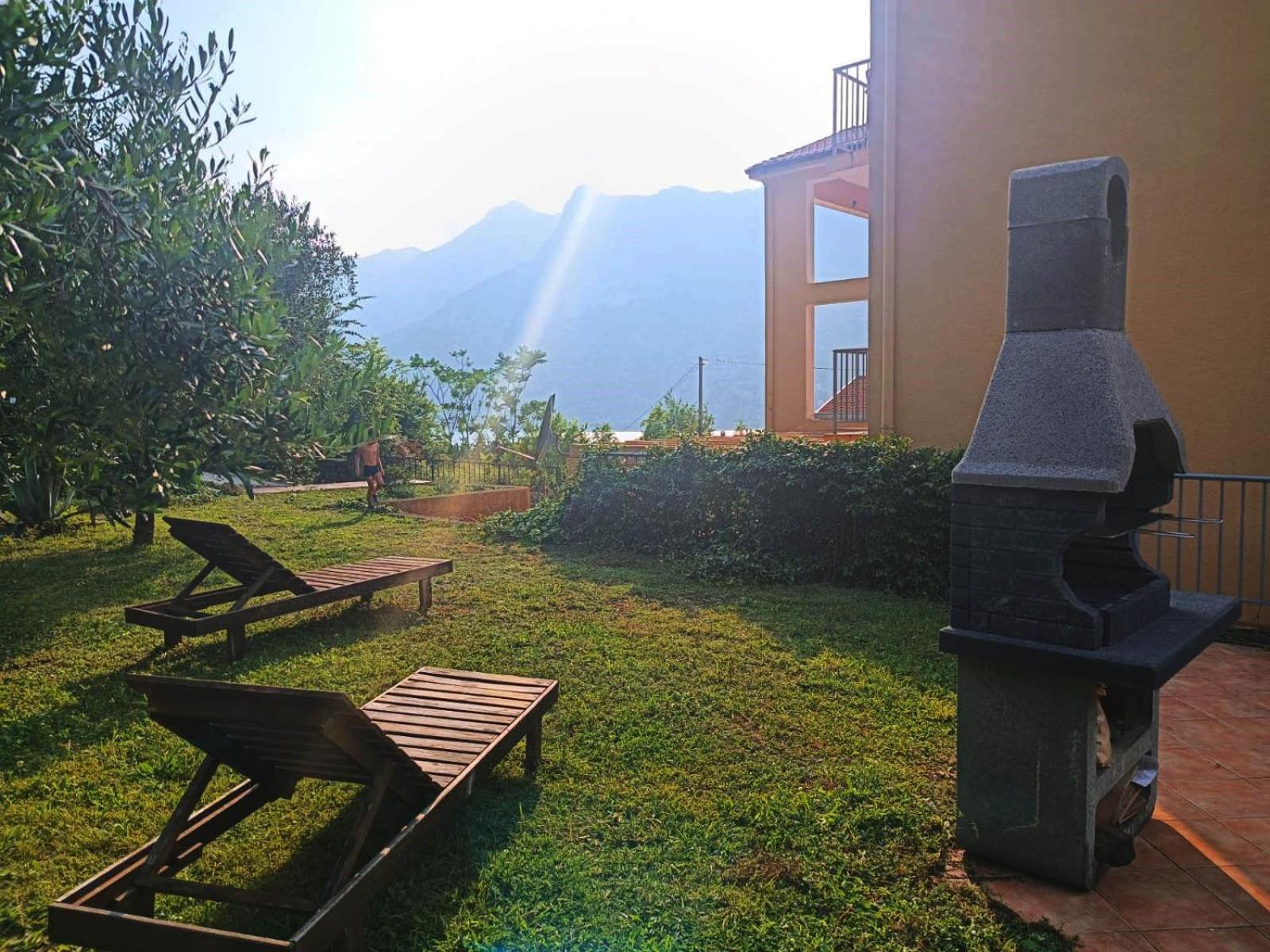 Villa Risan Apartments Exteriör bild
